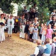 Schuleingang 2003 - Zuckertütenausgabe auf dem Schulhof
